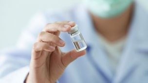 Многотысячная партия долгожданной вакцины прибыла в Украину