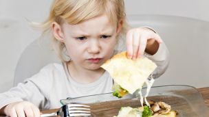 Как научить ребенка правильно питаться: 8 секретов