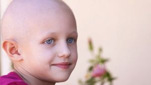 Кандидатов в президенты вчера попросили продавать билеты на дебаты, чтобы помочь онкобольным детям