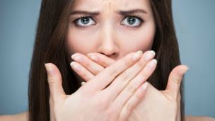 Горчит во рту и белый налет на языке: что делать