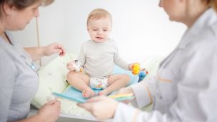 Появление первых зубов: как справиться?