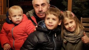 Комаровский рассказал, можно ли гулять с детьми во время карантина