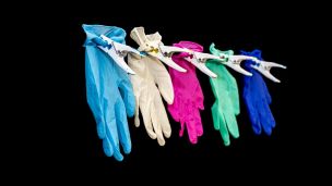 Коронавирус: одноразовые перчатки не защищают, а… заражают