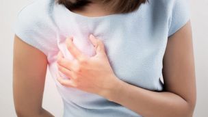 Болі в молочних залозах: симптоми й причини виникнення