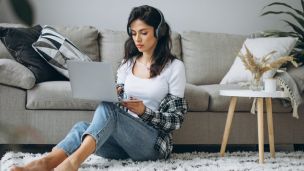 Минздрав: Все, кто может работать удаленно, должны оставаться дома