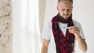 Врач объяснил, почему при ковиде нужно сбивать температуру выше 37 градусов