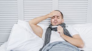 Почему мужчины болеют коронавирусом чаще и с осложнениями?