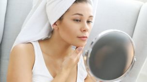 Почему отекает лицо и что делать?