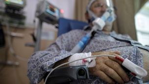 Что известно о новом штамме ковида «Омикрон»: симптомы и опасность