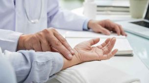 Низький пульс: симптоми, причини, небезпека