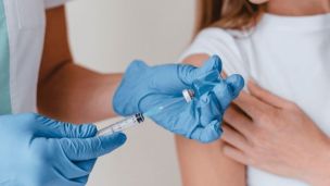 Ученые создали универсальную вакцину против рака: первые испытания уже проводят на людях