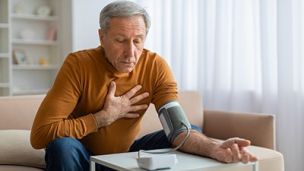 Топ-10 симптомов высокого давления, когда нужно вызывать скорую