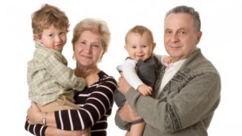 Бабушки и дедушки положительно влияют на детей в неполных семьях