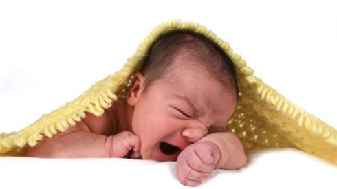 Колики у малыша из-за бактерии