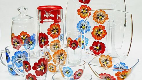 Расписная стеклянная посуда может привести к тяжелым заболеваниям, включая рак