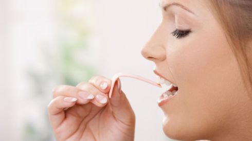 Студентка изобрела жвачку от болезни, которой страдают 90% украинцев