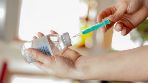 Кому, когда и как вакцинироваться от кори?