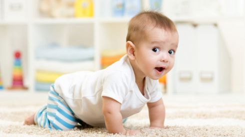 Какие опасности ждут ребенка, ползающего по полу?