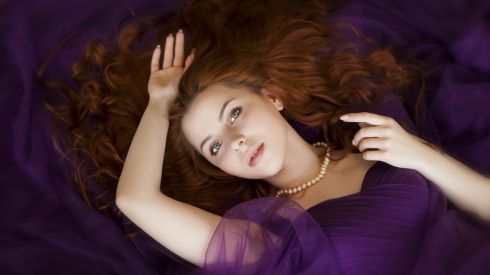 Как естественным путем избавиться от жирных волос?