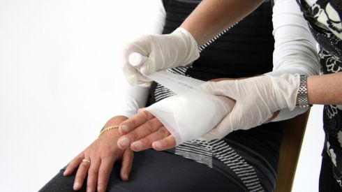 Правила первой помощи, которые все мы делаем неправильно!