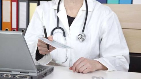 В Украине стали массово покупать справки о вакцинации: чем это грозит