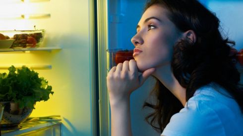 Чем грозят поздние приемы пищи