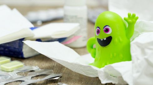 Как правильно лечить насморк у ребенка