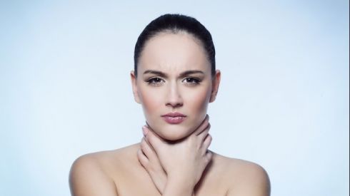 Как уменьшить воспаление горла без таблеток и спреев