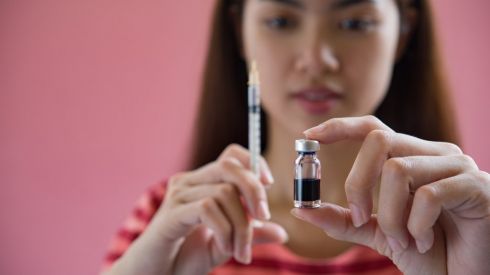 Прививку от дифтерии нужно делать сейчас. Через месяц будет поздно