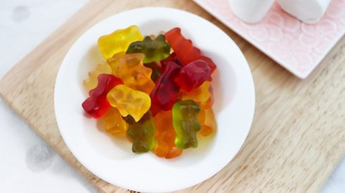 Мальчик наелся желейных мишек и попал в Охматдет с эрозиями желудка