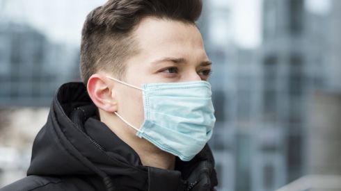 Немецкий медик рассказал, когда есть смысл носить маску