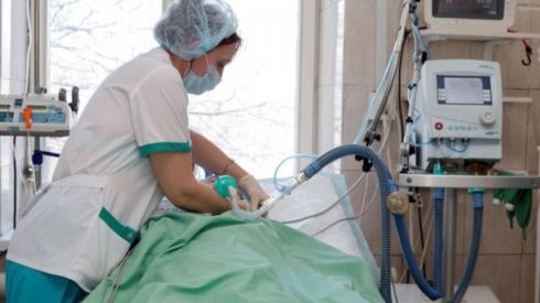 В киевской «инфекционке» из 24 аппаратов ИВЛ работают только два