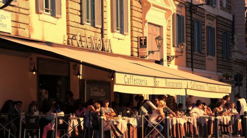 Как коронавирус передается в ресторане (ВИДЕО)