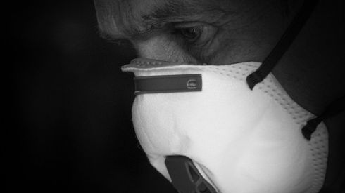 В Великобритании и Италии после ослабления карантина начался рост смертности