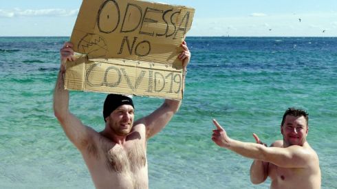 Толпы отдыхающих в Одессе – рост заболеваемости COVID-19