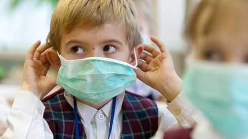 Сколько детей и учителей заболели коронавирусом за две недели