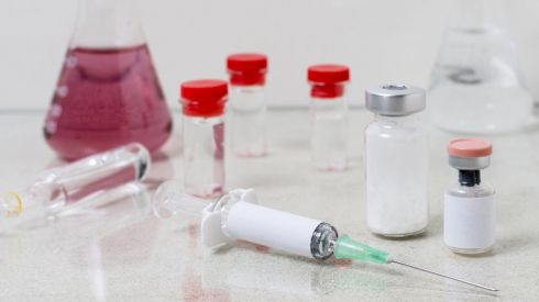 Завершены клинические испытания отечественного препарата, ускоряющего выздоровление при коронавирусе