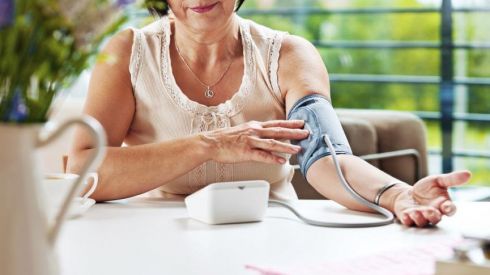 Как снизить давление без лекарств: советы кардиолога