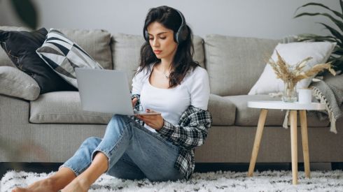 Минздрав: Все, кто может работать удаленно, должны оставаться дома