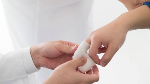 Как остановить кровотечение: 8 способов