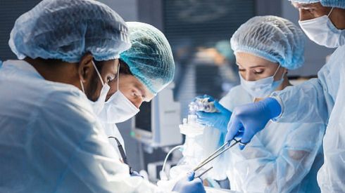 Кого не коснется запрет на операции и госпитализацию?