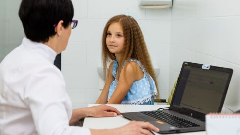 Фолікули в яєчниках дівчаток до початку статевого дозрівання: заспокоїтись чи хвилюватись?