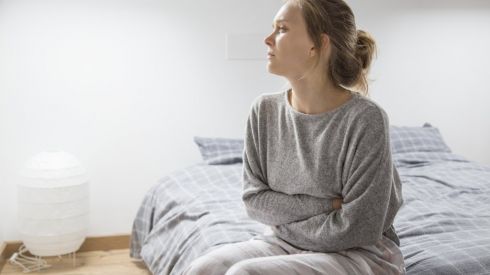 Боли в животе у женщин: основные причины