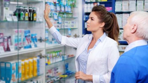 В аптеках вакцины не будет: как украинцы получат прививку от коронавируса?