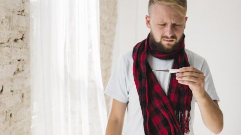 Врач объяснил, почему при ковиде нужно сбивать температуру выше 37 градусов