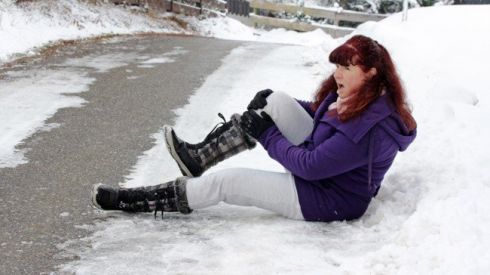 Вы имеете право получить компенсацию, если травмировались во время гололеда: как это сделать?