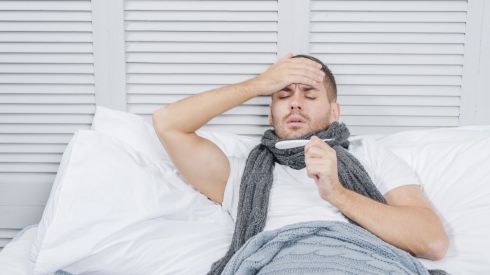 Почему мужчины болеют коронавирусом чаще и с осложнениями?