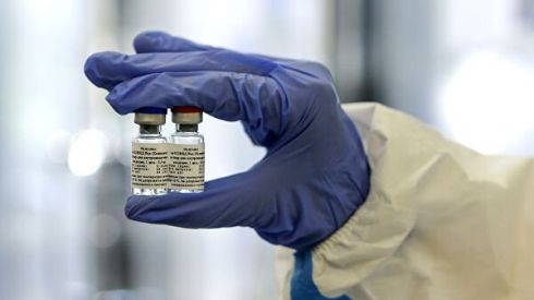 Почему украинцы боятся прививаться от коронавируса и защитит ли вакцина от мутировавшего вируса?