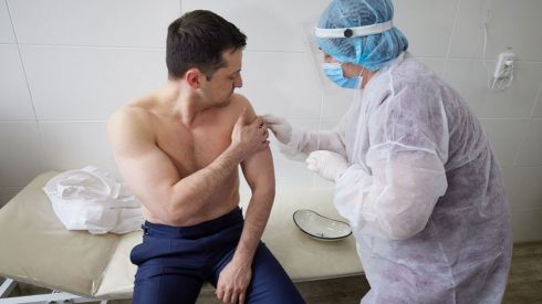 Зеленский и Ляшко вакцинировались от коронавируса