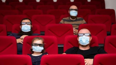 Привилегии для вакцинированных: карантин будет жестче для тех, кто не привит